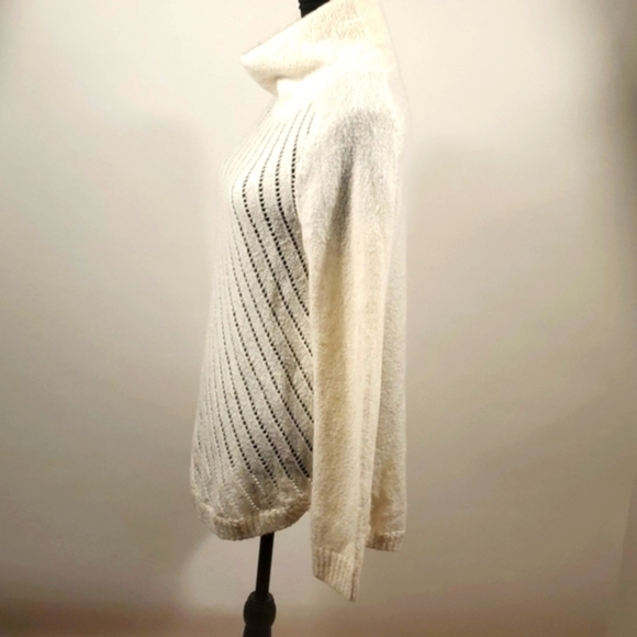 Lou & Grey Soft Cream Turtleneck Sweater Size Medium - Picture 10 of 13